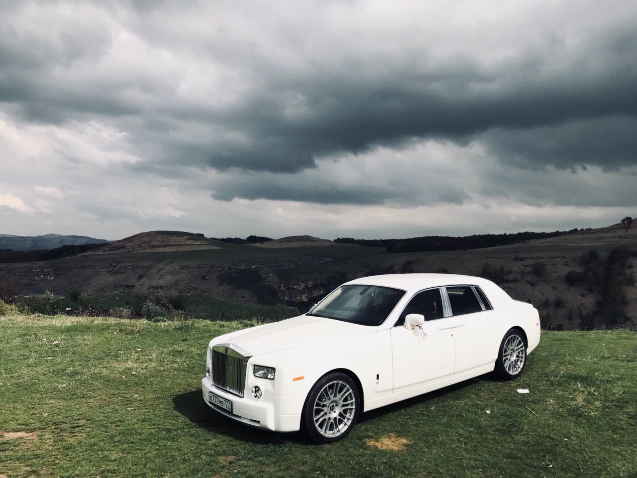 Аренда Rolls-Royce Phantom представительского класса с водителем в  Пятигорске по цене от 6000 рублей в час | REQCAR.COM